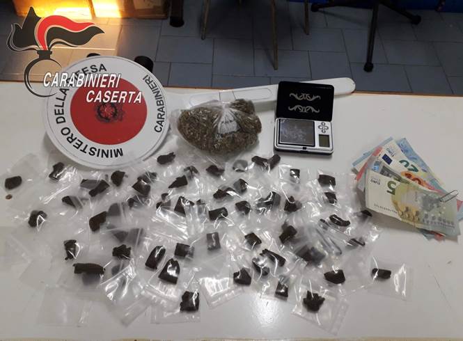 TRENTENNE SPACCIATORE ARRESTATO A MONDRAGONE TRENTENNE SPACCIATORE ARRESTATO A MONDRAGONE