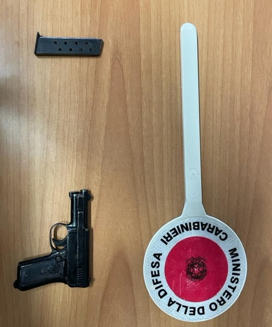 ARRESTATO PER POSSESSO ARMA ILLEGALE