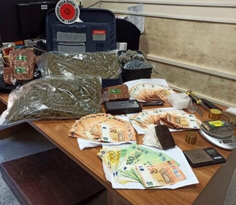 CARINOLA:ARRESTO 23ENNE PER DETENZIONE GR.177 HASHISH KG.1,4 MARIJUANA E € 20.000