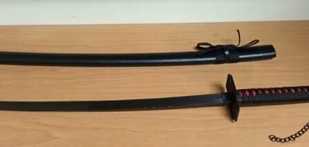 SORPRESO DAI CC. CON KATANA NEL PORTABAGAGLI