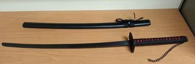 SORPRESO DAI CC. CON KATANA NEL PORTABAGAGLI