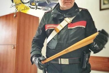 Caserta: circolava con Mazza di baseball