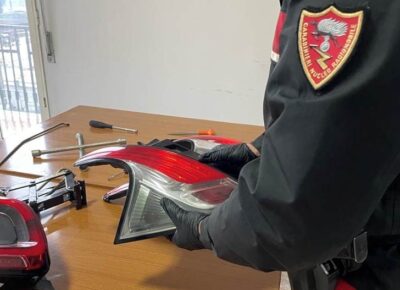 I fanali rubati e recuperati dai carabinieri 