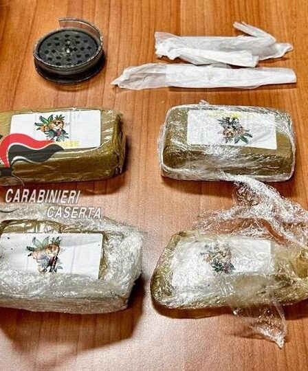 VILLA LITERNO:PUSHER 19enni Arrestati