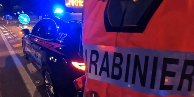 MADDALONI: GIOVANI PUSHER IN TRASFERTA BECCATI DAI CC.