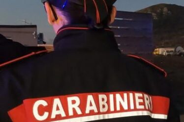 CASTELVOLTURNO:31ENNI COMPAGNE COLTELLATE PER GELOSIA!