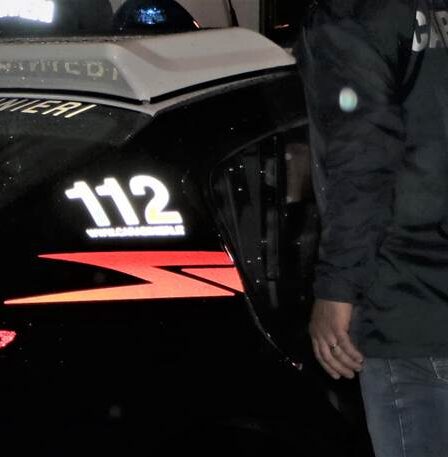 GRICIGNANO:LANCIA DROGA DAL FINESTRINO:ARRESTATO