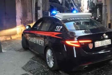 CARINOLA: SPARA -SENZA COLPIRE NESSUNO-TRE COLPI DI FUCILE MA. . .