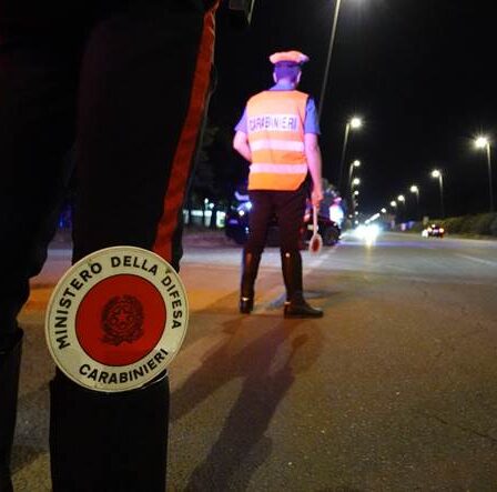 PIEDIMONTE MATESE (CE): AL CULMINE DI UNA LITE CON IL PROPRIO PADRE MINACCIA I CARABINIERI INTERVENUTI E SI DA FUOCO CON DUE BOTTIGLIE DI BENZINA. BLOCCATO.